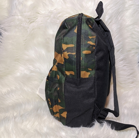 NWT Medium Camo Backpack - Picture 6 of 7